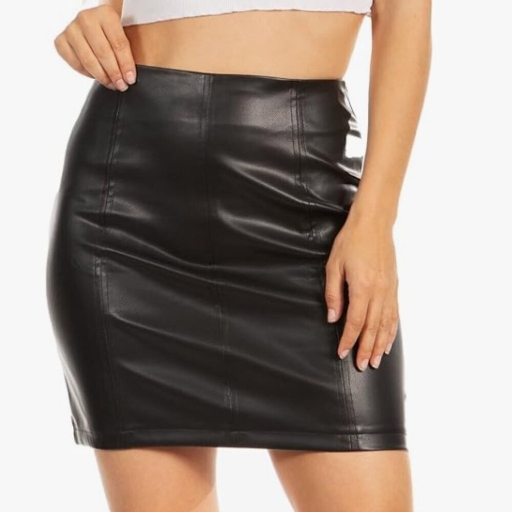 Tinseltown Black Faux Leather Mini Skirt – Size Large